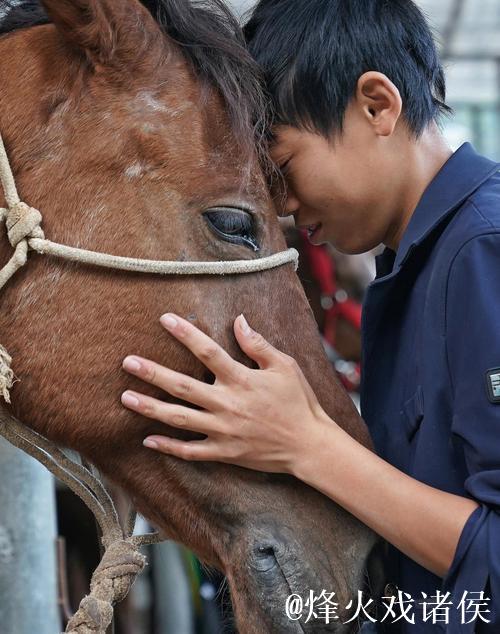 马术让山村青少年握紧“人生缰绳” 马术让山村青少年握紧“人生缰绳”